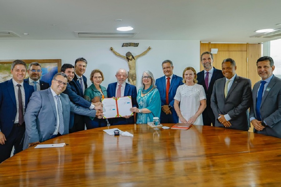 EDUCAÇÃO: PRESIDENTE LULA ASSINA MP QUE GARANTE GANHO REAL AO PISO DO MAGISTÉRIO EM 2026